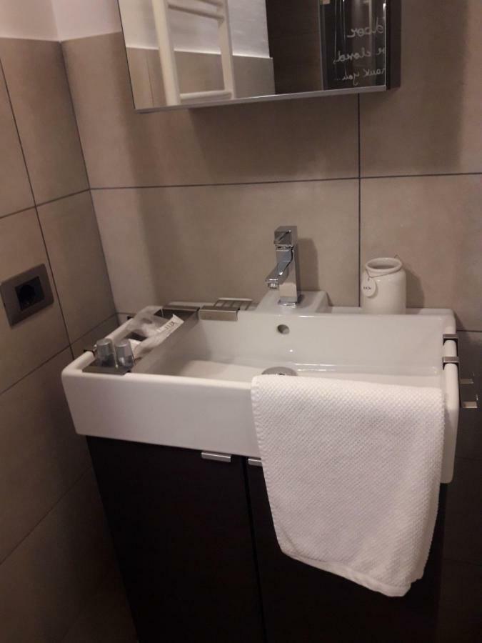 La Stanza A Parte Hotel Наполи Екстериор снимка